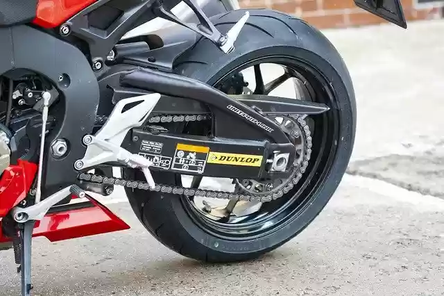 دانلود رایگان قالب عکس رایگان موتور سیکلت دور تایر برای ویرایش با ویرایشگر تصویر آنلاین GIMP