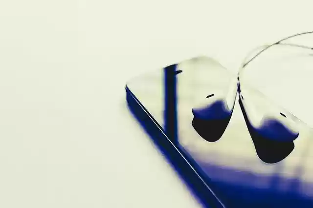 Free download music headphones headset listening free picture to be edited with GIMP free online image editor