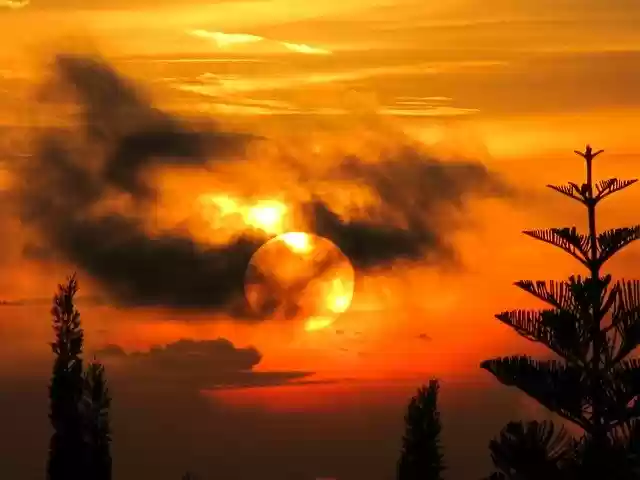Gratis download Mysterious Sunset Cloudy - gratis foto of afbeelding om te bewerken met GIMP online afbeeldingseditor