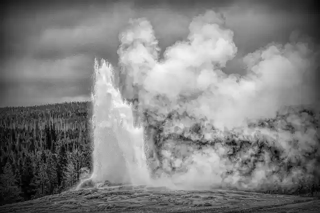 Free download Old Faithful Geyser Yellowstone -  free photo or picture to be edited with GIMP online image editor