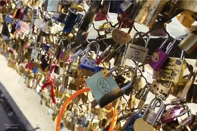 Unduh gratis Paris Bridge Lock - foto atau gambar gratis untuk diedit dengan editor gambar online GIMP