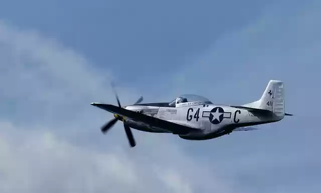Free download plane propeller flying aviation free picture to be edited with GIMP free online image editor