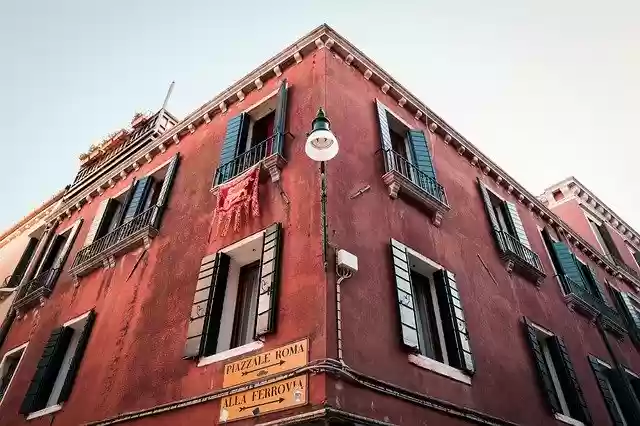Скачать бесплатно Red House Venice Building - бесплатное фото или изображение для редактирования с помощью онлайн-редактора GIMP