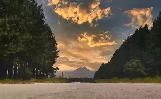 Kostenloser Download von Straßenreisen, Wolken, Bergen, kostenloses Bild zur Bearbeitung mit dem kostenlosen Online-Bildeditor GIMP