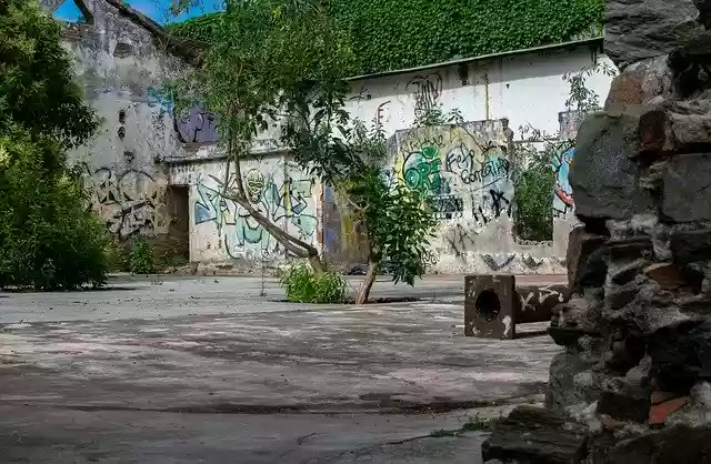 ດາວ​ໂຫຼດ​ຟຣີ Ruin Graffiti Colonia - ຮູບ​ພາບ​ຟຣີ​ຫຼື​ຮູບ​ພາບ​ທີ່​ຈະ​ໄດ້​ຮັບ​ການ​ແກ້​ໄຂ​ກັບ GIMP ອອນ​ໄລ​ນ​໌​ບັນ​ນາ​ທິ​ການ​ຮູບ​ພາບ​