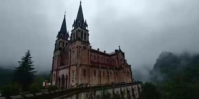 ດາວ​ໂຫຼດ​ຟຣີ Santuario De Covadonga Church - ຮູບ​ພາບ​ຟຣີ​ຫຼື​ຮູບ​ພາບ​ທີ່​ຈະ​ໄດ້​ຮັບ​ການ​ແກ້​ໄຂ​ກັບ GIMP ອອນ​ໄລ​ນ​໌​ບັນ​ນາ​ທິ​ການ​ຮູບ​ພາບ