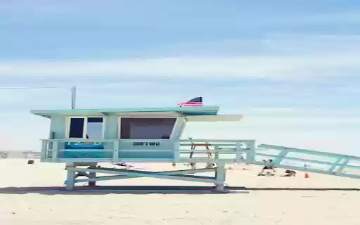 beach lifeguard station wallpaper  from Chrome web store to be run with OffiDocs Chromium online