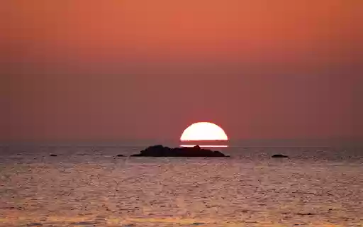 Beautiful Sunrise on Body of Water  from Chrome web store to be run with OffiDocs Chromium online