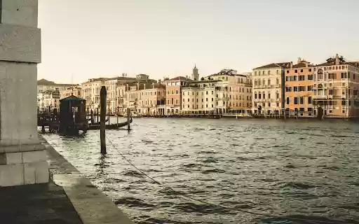 Body of Water Near Building  from Chrome web store to be run with OffiDocs Chromium online