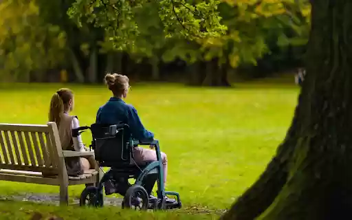 Close friends under the tree  from Chrome web store to be run with OffiDocs Chromium online