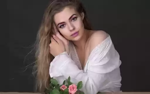 Cute girl and flower  from Chrome web store to be run with OffiDocs Chromium online