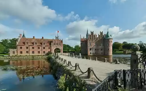 Egeskov Castle  from Chrome web store to be run with OffiDocs Chromium online