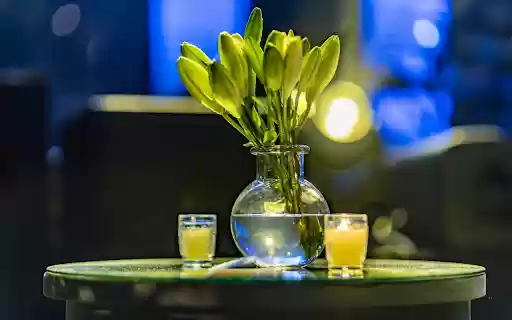 Flowers and glass vase  from Chrome web store to be run with OffiDocs Chromium online