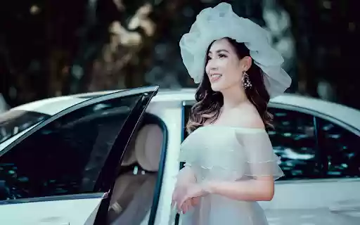 Gadis dan kereta dari kedai web Chrome untuk dijalankan dengan OffiDocs Chromium dalam talian
