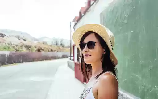 Girl with black glasses  from Chrome web store to be run with OffiDocs Chromium online