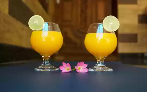 Glasses of fragrant yellow mango juice from Chrome web store to be run with OffiDocs Chromium online Glasses of fragrant yellow mango juice from Chrome web store to be run with OffiDocs Chromium online