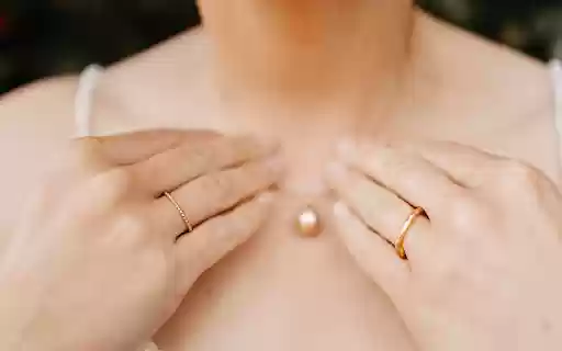 Gold jewelry set  from Chrome web store to be run with OffiDocs Chromium online