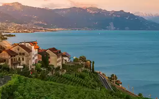 Green riverside house  from Chrome web store to be run with OffiDocs Chromium online