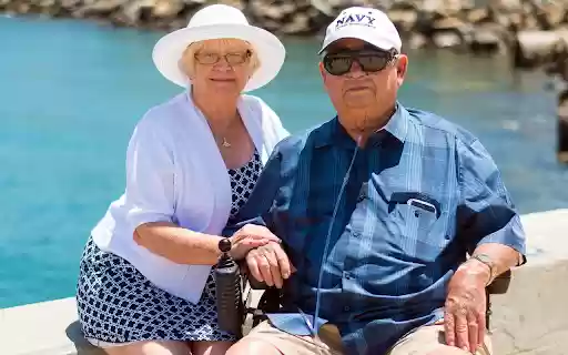 Happy old couple  from Chrome web store to be run with OffiDocs Chromium online