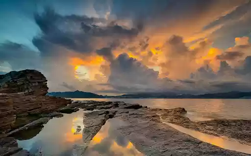 Hong Kong dengan langit kuning dan biru tua dari toko web Chrome akan dijalankan dengan OffiDocs Chromium online