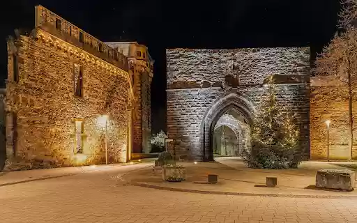 Illuminated Castle Gate at Night  from Chrome web store to be run with OffiDocs Chromium online