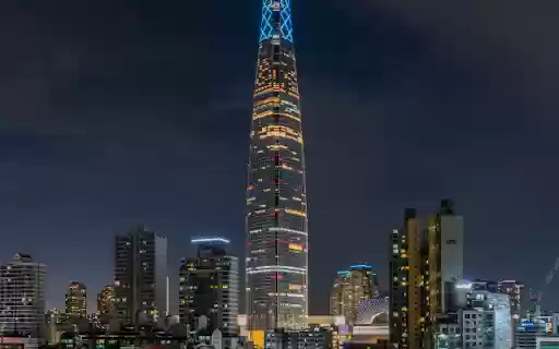 Illuminated Skyscraper Dominating the Night Skyline from Chrome web store to be run with OffiDocs Chromium online Illuminated Skyscraper Dominating the Night Skyline from Chrome web store to be run with OffiDocs Chromium online