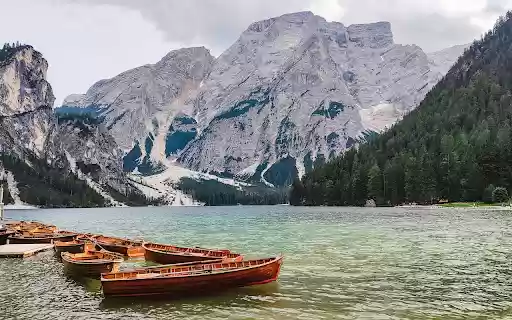 Lake, mountains, forests and boats  from Chrome web store to be run with OffiDocs Chromium online