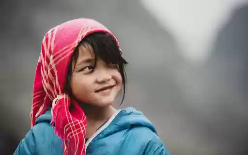 Little girl wearing a red scarf from Chrome web store to be run with OffiDocs Chromium online Little girl wearing a red scarf from Chrome web store to be run with OffiDocs Chromium online