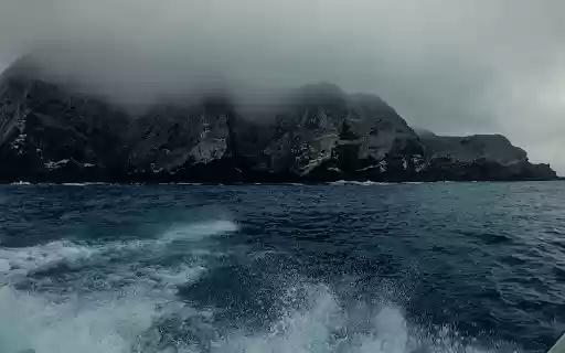 Ocean Waves Crashing on Shore  from Chrome web store to be run with OffiDocs Chromium online