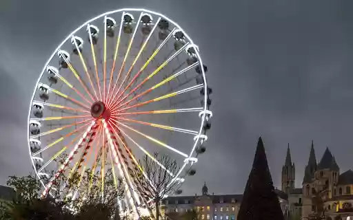 Radiant Ferris Wheel by the Cathedral  from Chrome web store to be run with OffiDocs Chromium online