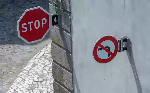Road Signs on Wall on Street  from Chrome web store to be run with OffiDocs Chromium online