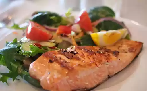 Salmon fillet and salad  from Chrome web store to be run with OffiDocs Chromium online