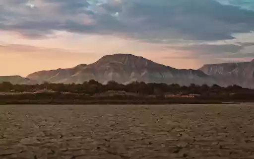 Scenic Mountain Landscape at Sunset  from Chrome web store to be run with OffiDocs Chromium online