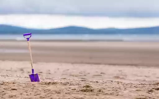 Shovel on the sand  from Chrome web store to be run with OffiDocs Chromium online