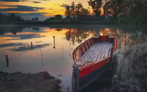 Small boat on the lake  from Chrome web store to be run with OffiDocs Chromium online