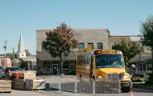 Small Town Street Scene with School Bus in Fall  from Chrome web store to be run with OffiDocs Chromium online