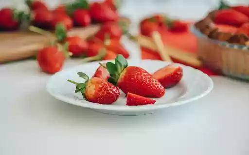 Strawberries on a plate  from Chrome web store to be run with OffiDocs Chromium online