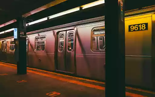 Subway Stopped by Platform  from Chrome web store to be run with OffiDocs Chromium online