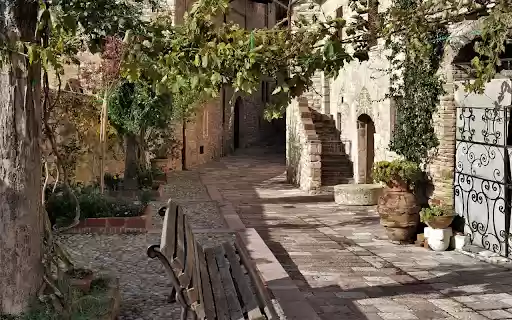 Sun Dappled Italian Alleyway  from Chrome web store to be run with OffiDocs Chromium online