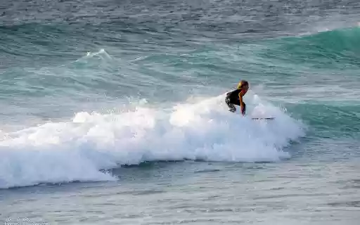 Surfing girl  from Chrome web store to be run with OffiDocs Chromium online