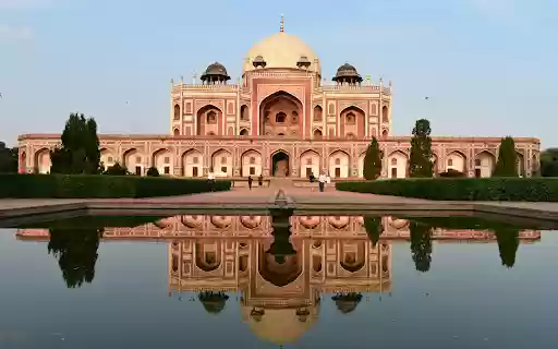 The Humayuns Tomb Lake in India  from Chrome web store to be run with OffiDocs Chromium online