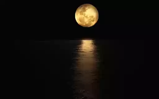 The moon hugs the sea  from Chrome web store to be run with OffiDocs Chromium online