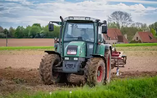 Tractors in season  from Chrome web store to be run with OffiDocs Chromium online
