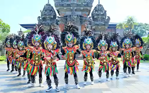 Traditional dance costumes  from Chrome web store to be run with OffiDocs Chromium online