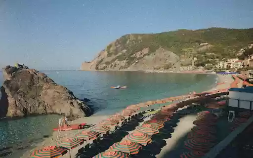 Umbrellas on the Beach  from Chrome web store to be run with OffiDocs Chromium online