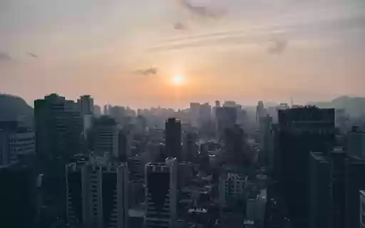 Urban Twilight Over a Metropolis  from Chrome web store to be run with OffiDocs Chromium online