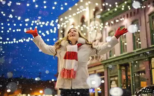 Woman at Christmas festival  from Chrome web store to be run with OffiDocs Chromium online
