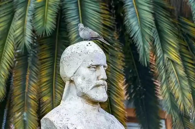 Бесплатно скачать бесплатный шаблон фотографии Sculpture Bird Monument для редактирования с помощью онлайн-редактора изображений GIMP