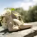 Shoes next to wedding flowers  screen for extension Chrome web store in OffiDocs Chromium