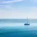 Pantalla de un pequeño barco en el mar para la extensión de Chrome Web Store en OffiDocs Chromium